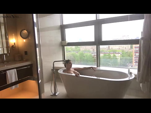 ❤️ Valtava babe runkkaa intohimoisesti pilluaan kylpyhuoneessa Vittu video at fi.passiveincome1.ru